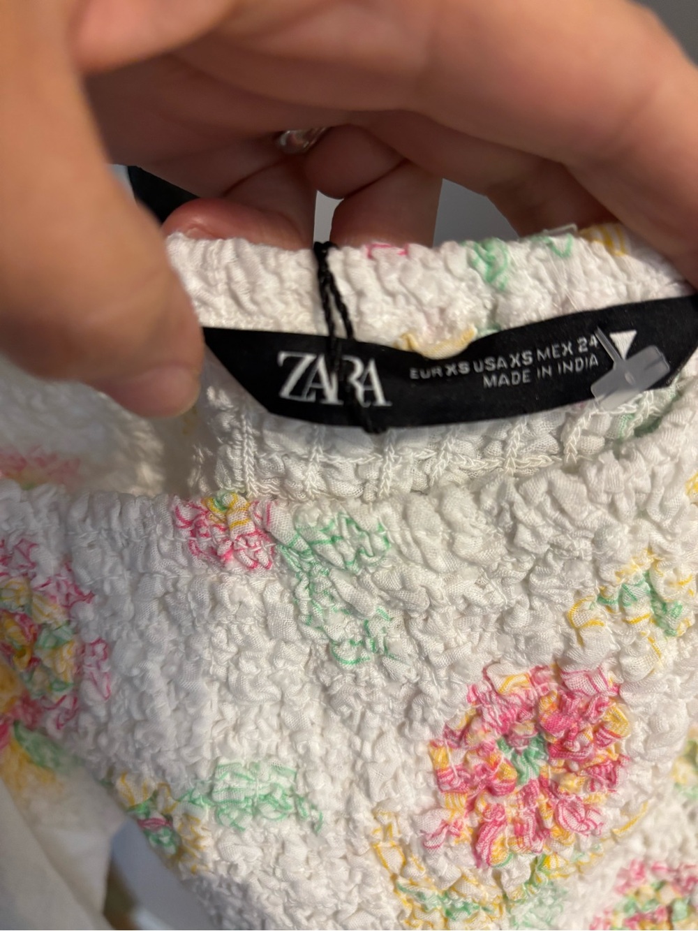 Zara White Off-Shoulder Smocked Crop Top with Pink Floral Accents - Picture 5 of 6
